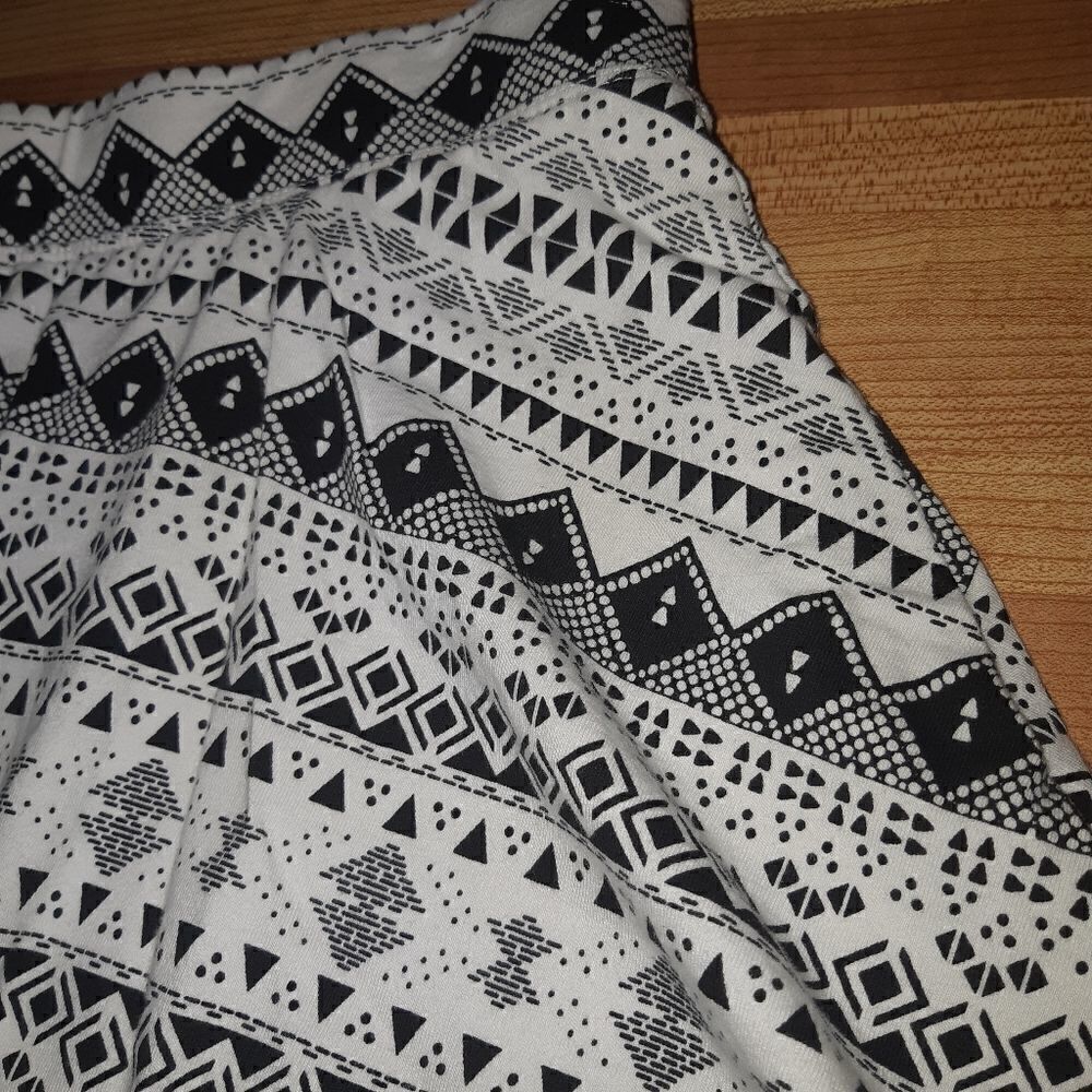 Geometric Patterned Skort size 14 - Picture 2 of 5